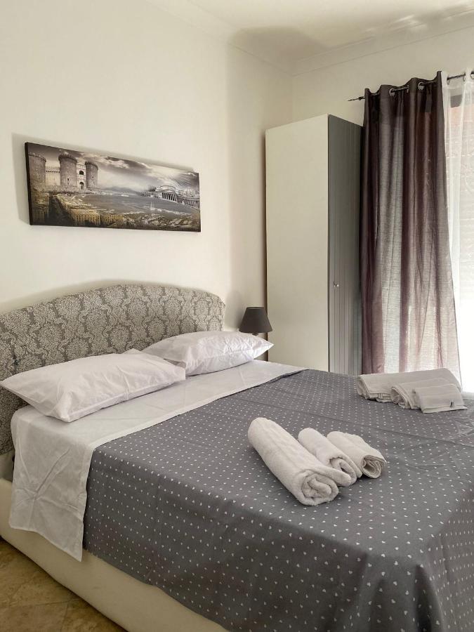Falu Napoli Centro Camera Con Cucina E Bagno Privato Hotel Екстериор снимка